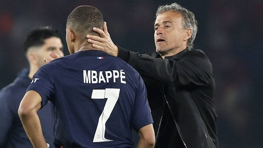 Kylian Mbappe con Luis Enrique en el PSG