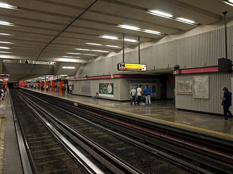 Metro Tacubaya