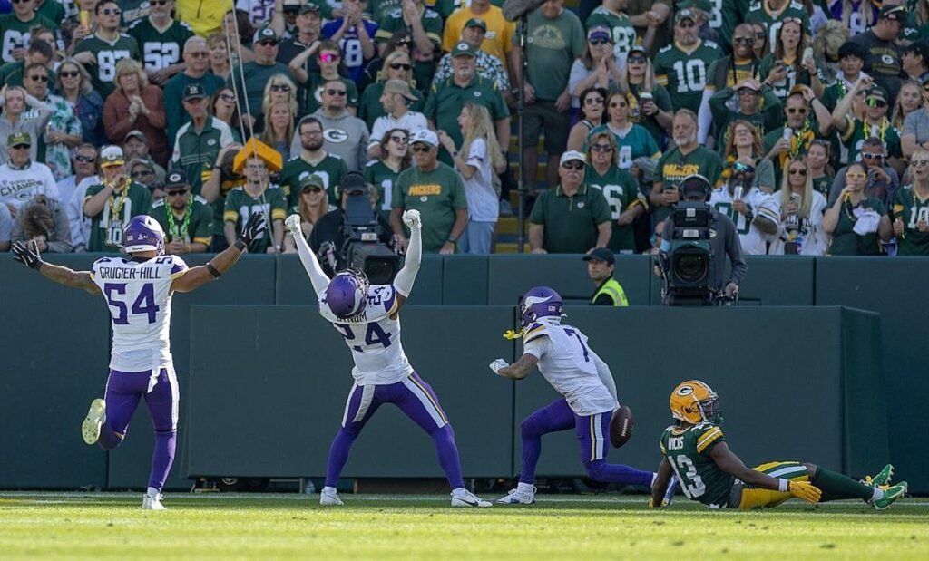 MINNESOTA VIKINGS VS GREEN BAY PACKERS 5