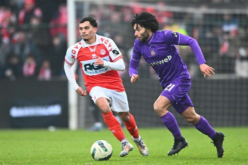 César "Chino" Huerta marca y asiste en el triunfo del Anderlecht