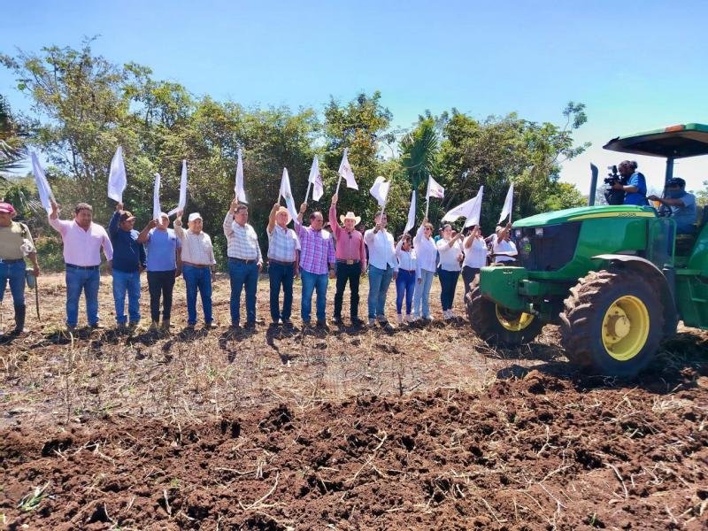 Gobierno de Yucatán pone en marcha el programa "Alianza para la Mecanización de Tierras"
