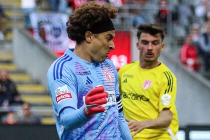 Guillermo Ochoa Atajada AVS