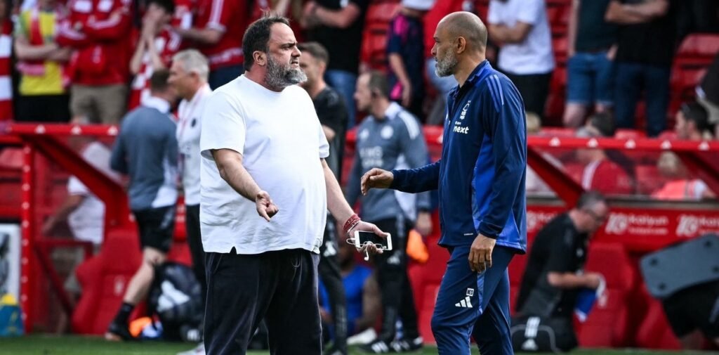 VIDEO: Dueño del Nottingham Forest encaró a su entrenador en pleno partido