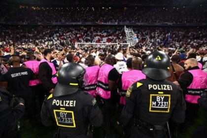 Afición del PSG y sus disturbios dejan 2 muertos y 1 policía en coma