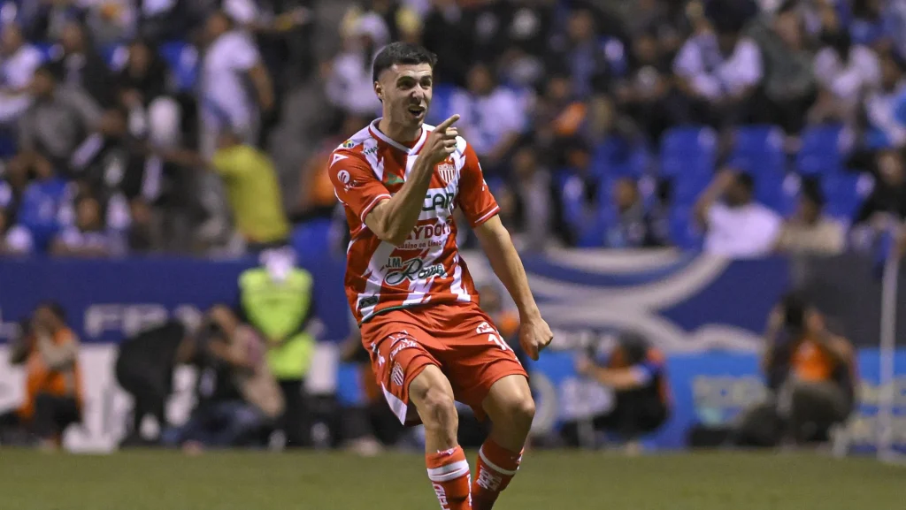 Cruz Azul cerca de cerrar el fichaje de José Paradela