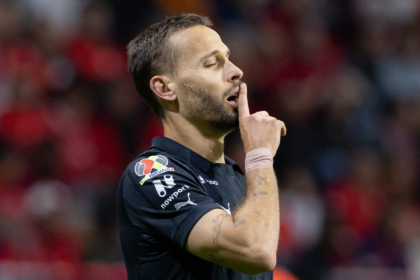 Con la mira puesta en los duelos de 'playoffs' de ascenso a Primera division ante el Mirandés, el presidente del Racing de Santander, Manolo Higuera, ha despertado el optimismo entre la afición cántabra con el posible regreso de Sergio Canales a la entidad de El Sardinero.