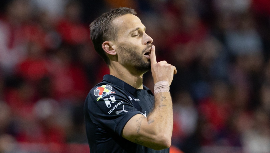 Con la mira puesta en los duelos de 'playoffs' de ascenso a Primera division ante el Mirandés, el presidente del Racing de Santander, Manolo Higuera, ha despertado el optimismo entre la afición cántabra con el posible regreso de Sergio Canales a la entidad de El Sardinero.