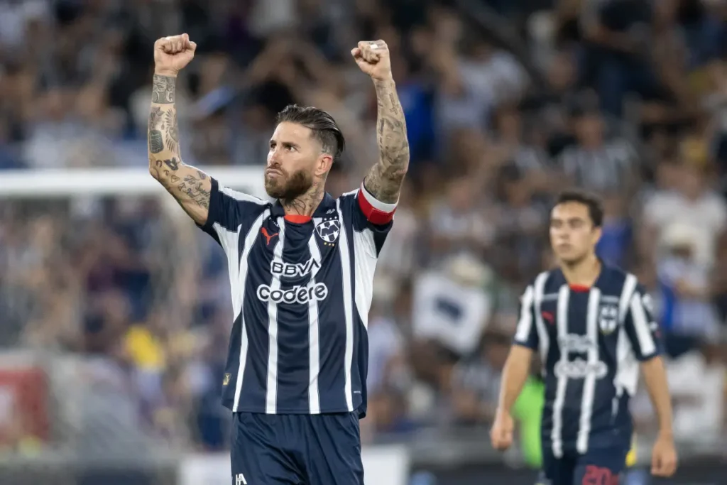 Monterrey entrena en malas condiciones, exige soluciones a FIFA