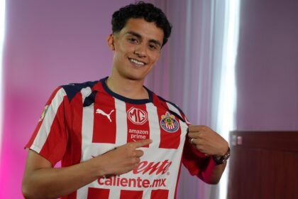 Richard Ledezma es nuevo refuerzo de Chivas para el Apertura 2025