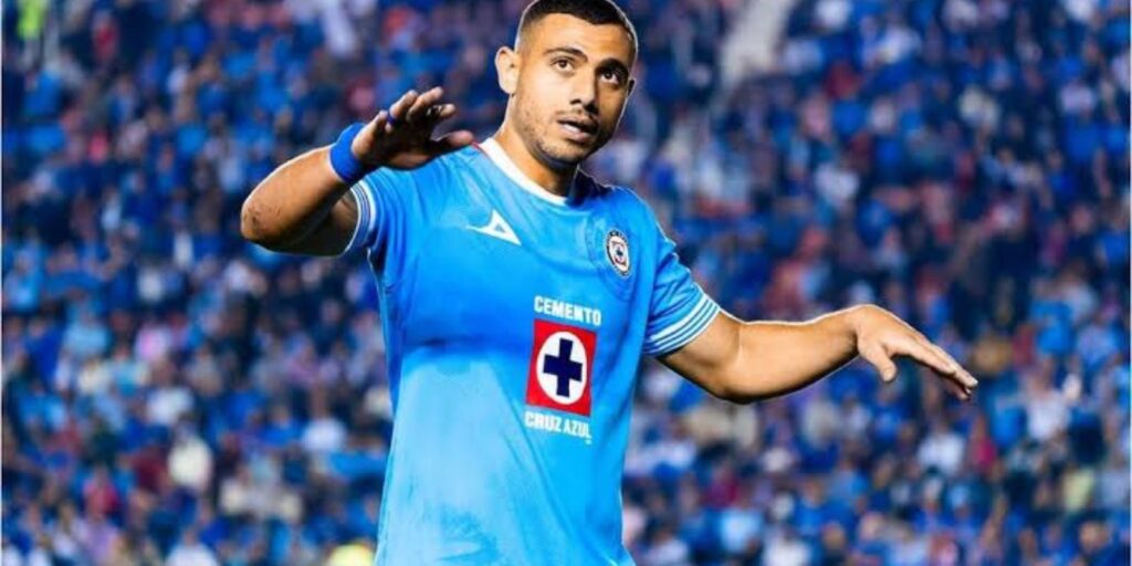 Giakoumakis no se presenta a los entrenamientos de Cruz Azul