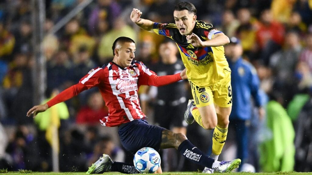 Álvaro Fidalgo es duda para América vs Monterrey tras lesión y destaca como motor azulcrema en el Apertura 2025