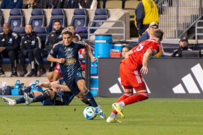 Cavan Sullivan conduce el balón con Philadelphia Union en una imagen de archivo de octubre de 2025