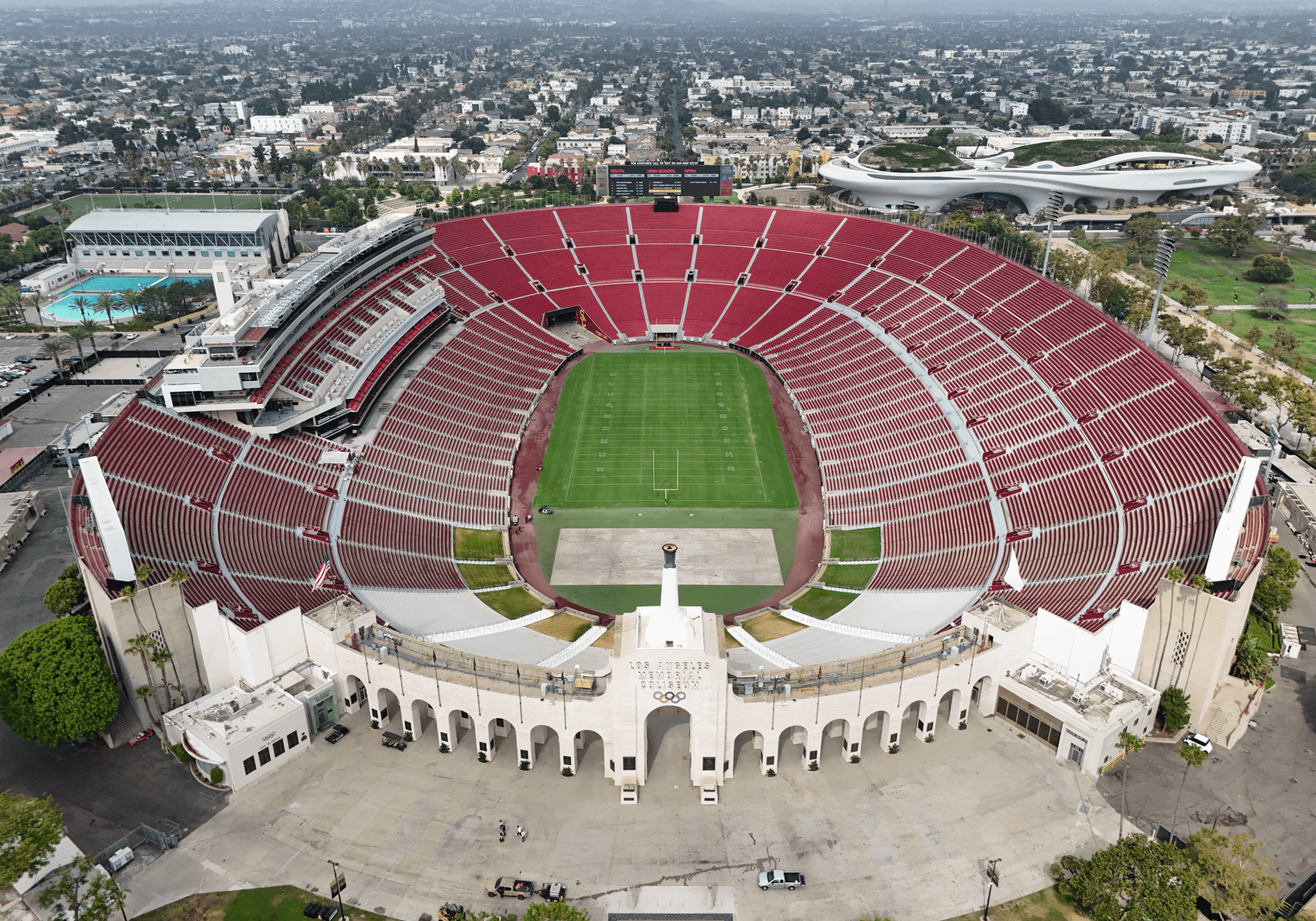 Vista aérea del Los Angeles Memorial Coliseum en agosto de 2025