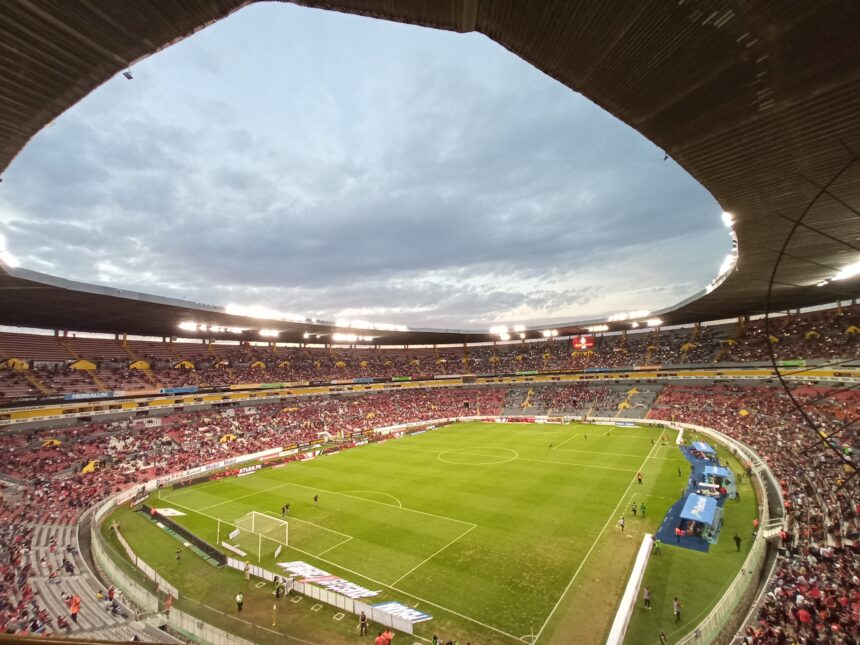 Vista del Estadio Jalisco durante un partido en febrero de 2022