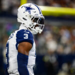 George Pickens, con casco y el dorsal 3 de Dallas Cowboys, durante un partido ante Washington en octubre de 2025