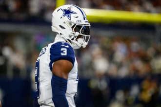 George Pickens, con casco y el dorsal 3 de Dallas Cowboys, durante un partido ante Washington en octubre de 2025
