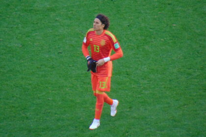 Guillermo Ochoa con uniforme naranja de México en el Mundial de Rusia 2018