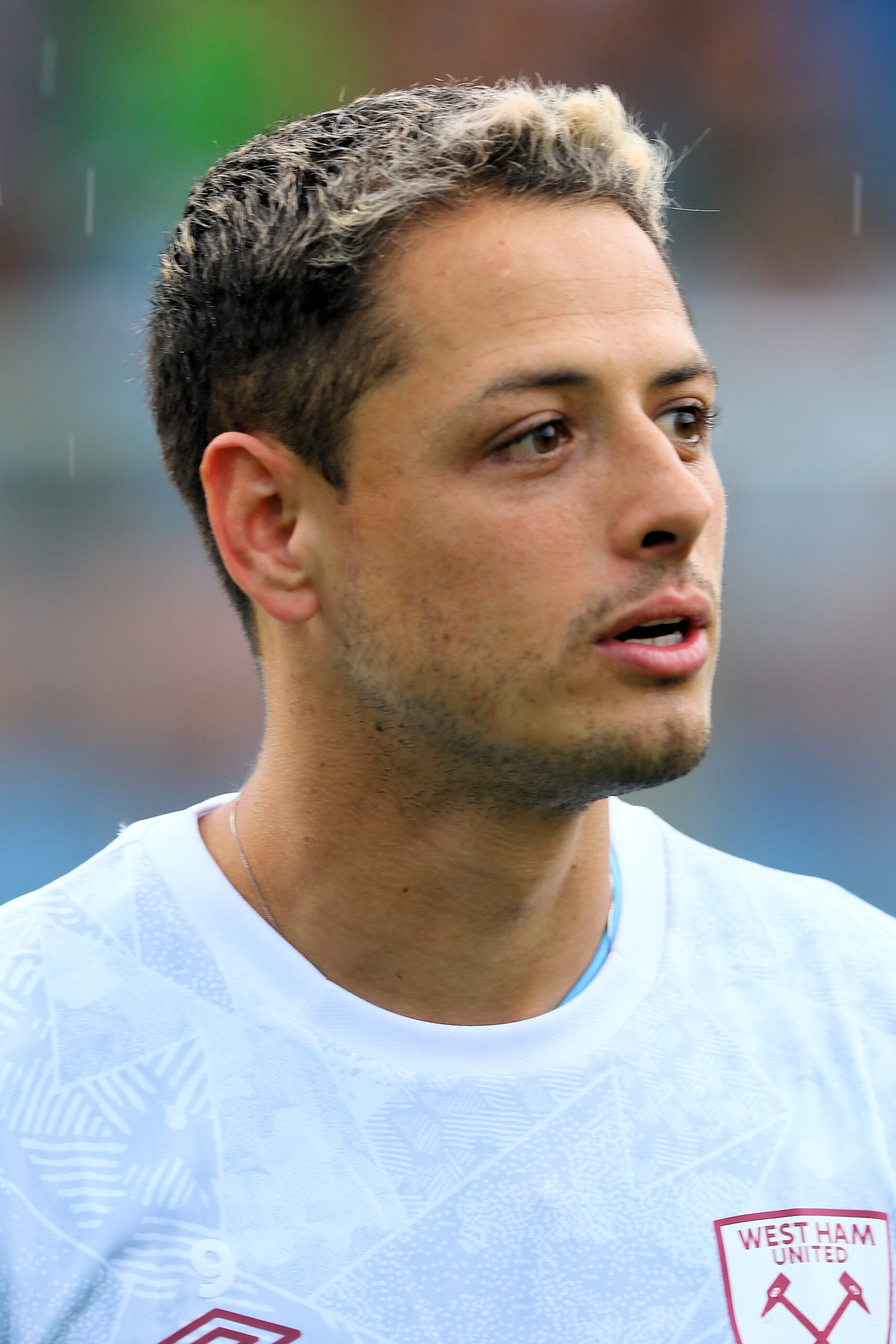 Javier Chicharito Hernández con el uniforme de West Ham durante el amistoso contra Hertha Berlín de 2019