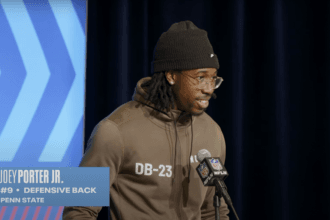 Joey Porter Jr habla con periodistas durante el NFL Combine de marzo de 2023