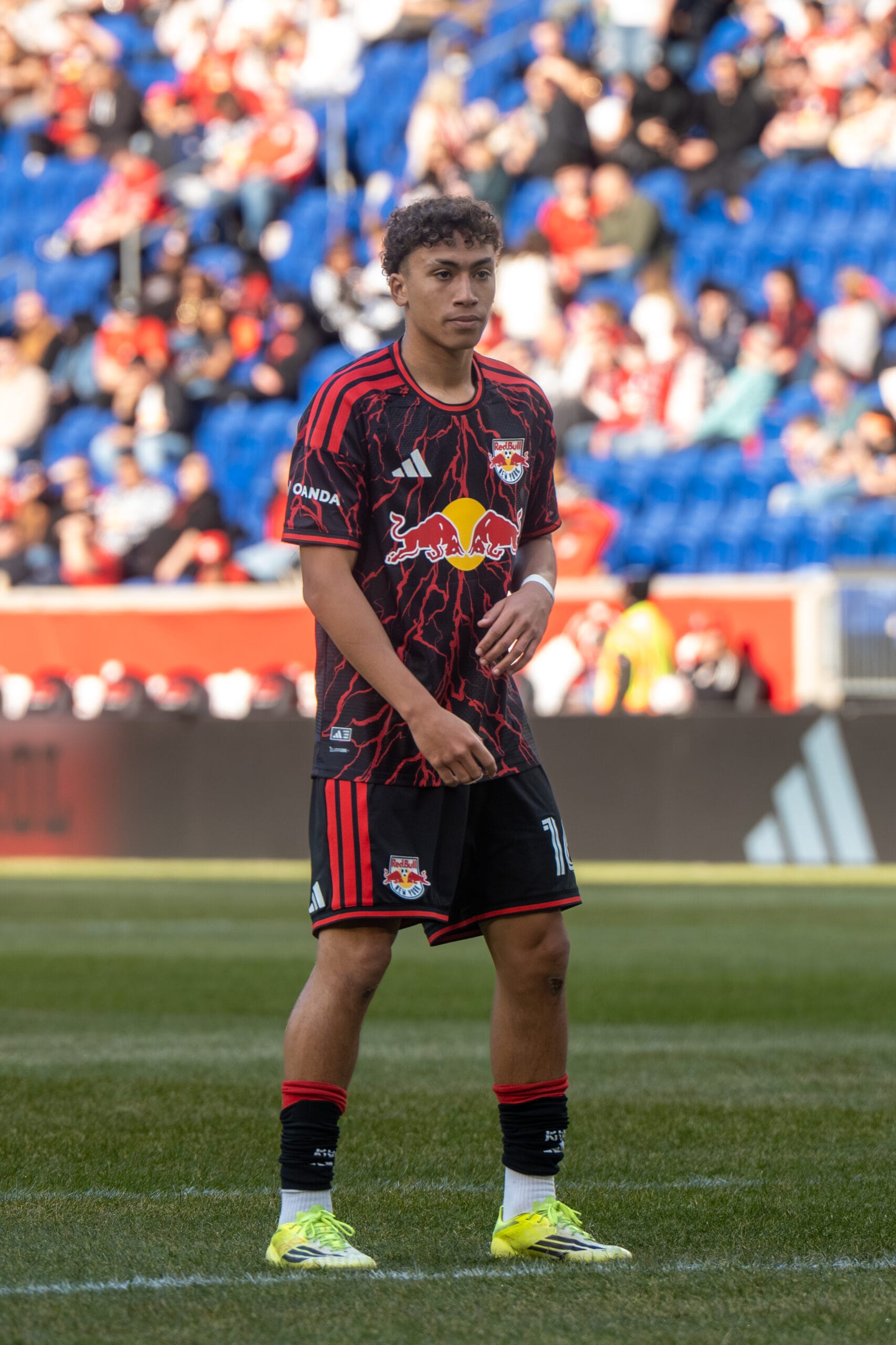 Julian Hall con el uniforme de New York Red Bulls en febrero de 2026