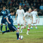 Lionel Messi remata con Argentina ante Suiza en febrero de 2012, el año de sus 91 goles