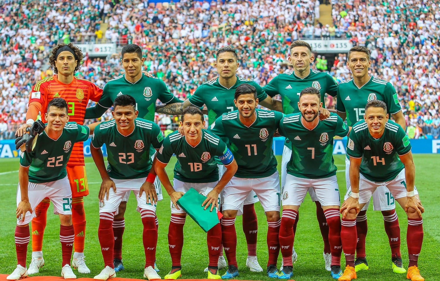 Los once titulares de México posan antes del partido contra Alemania en el Mundial de Rusia 2018