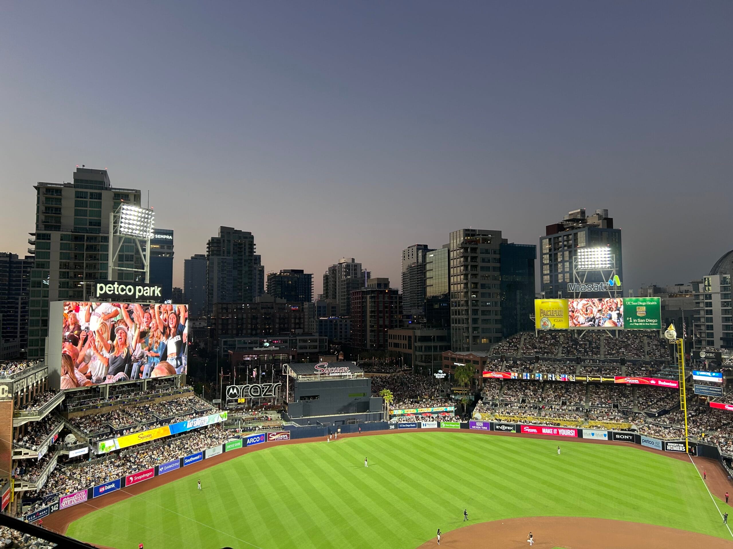 Vista del diamante y las gradas de Petco Park