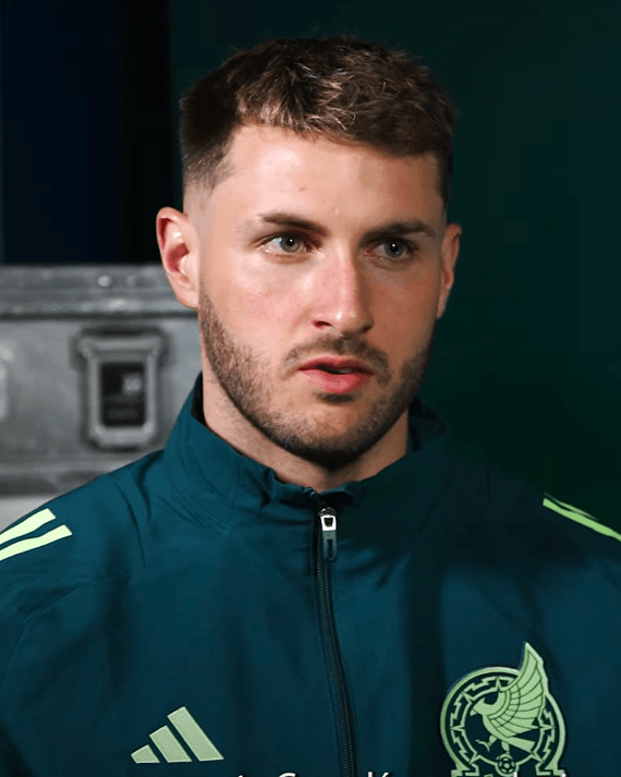 Santiago Giménez durante una entrevista con la Selección Mexicana en marzo de 2025