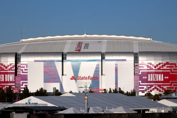 Exterior del State Farm Stadium de Glendale en una fotografía de archivo de febrero de 2023