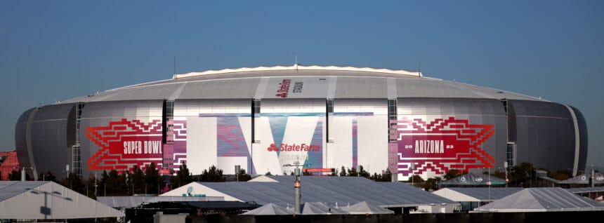 Exterior del State Farm Stadium de Glendale en una fotografía de archivo de febrero de 2023