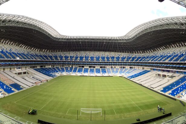 Vista panorámica de la cancha y las tribunas vacías del Estadio BBVA en septiembre de 2015