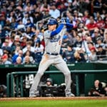 Freddie Freeman, con uniforme de los Dodgers, preparado para batear ante Washington en 2024
